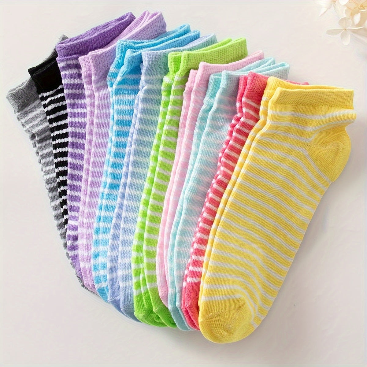 Chic & Comfortable 20-Pairs Women’s Ankle Socks: Heart & Stripe Prints, Durable Knit Fabric - Ideal Gift